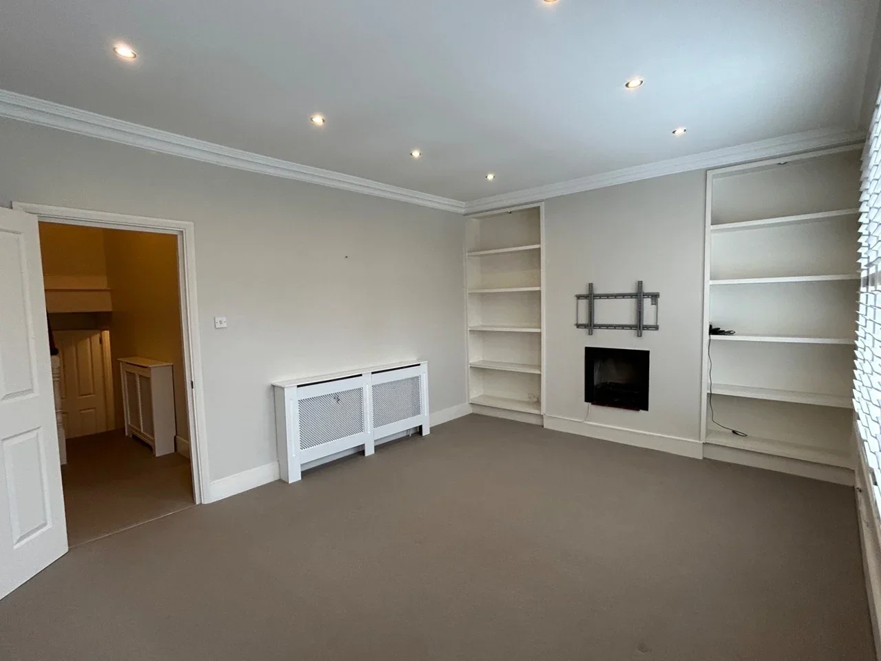 Flat Summerley Street in Greater London