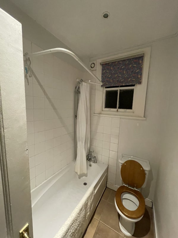 Room Waldron Road in Greater London