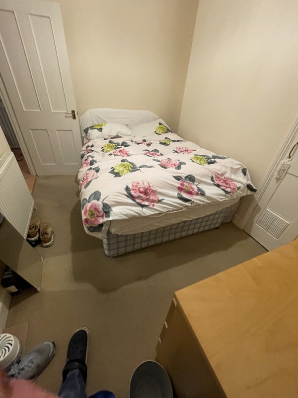 Room Waldron Road in Greater London