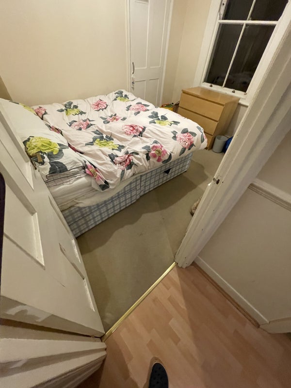 Room Waldron Road in Greater London