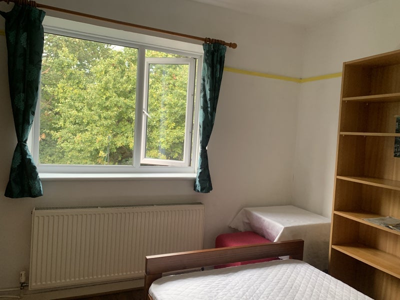 Room Guild Road in Greater London
