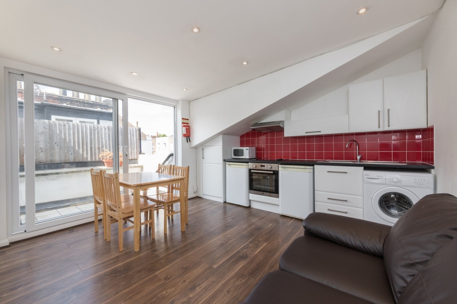 Flat Lyme Terrace in Greater London