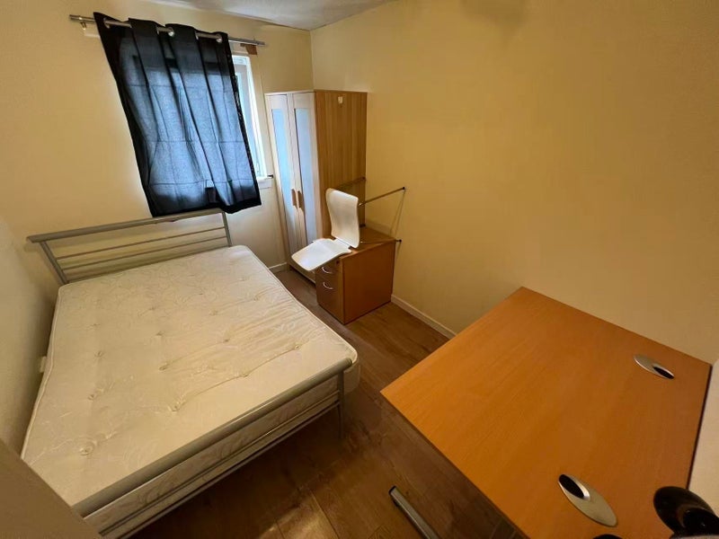 Room Fisher Court in Glasgow
