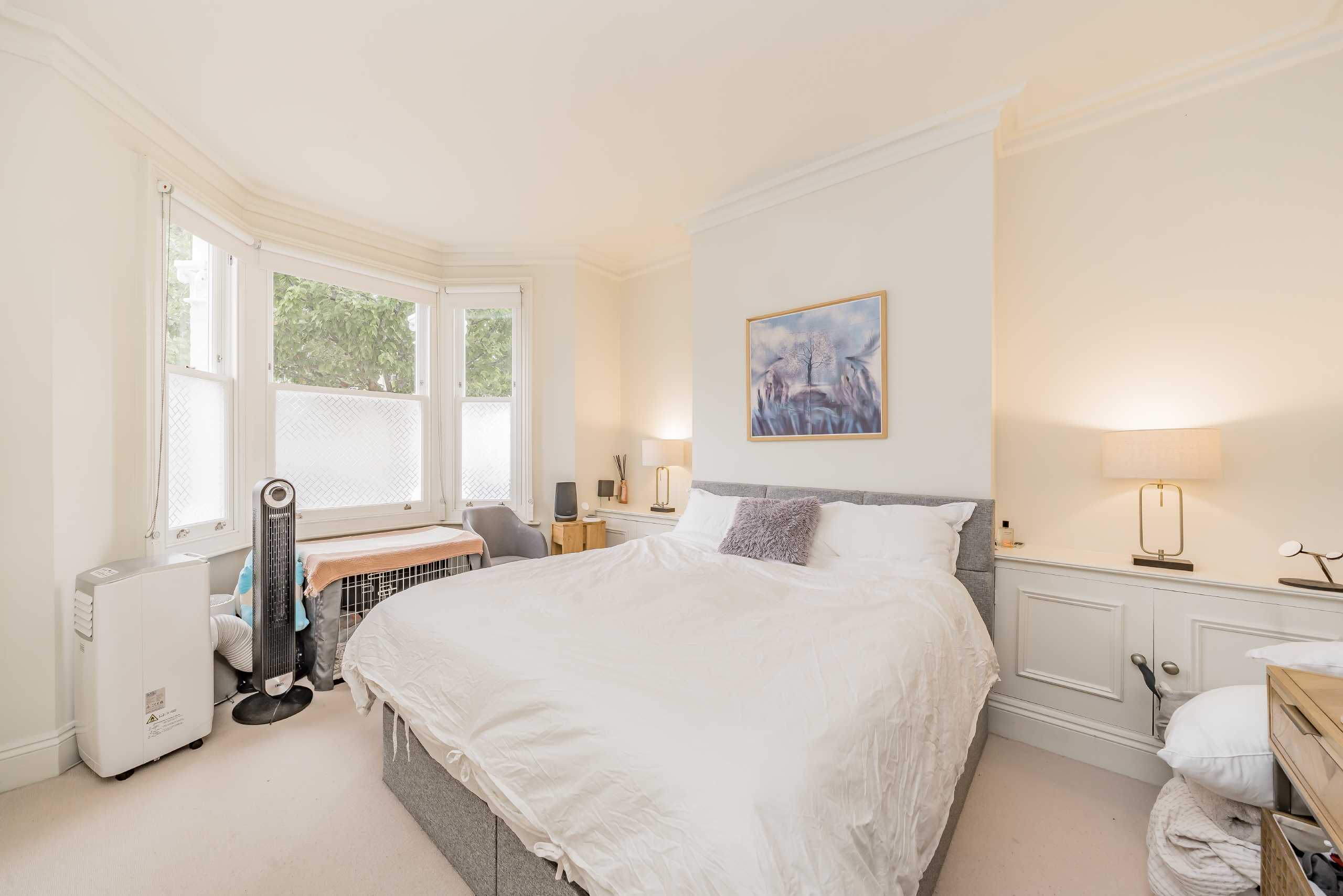 Flat Queensmill Road in Greater London