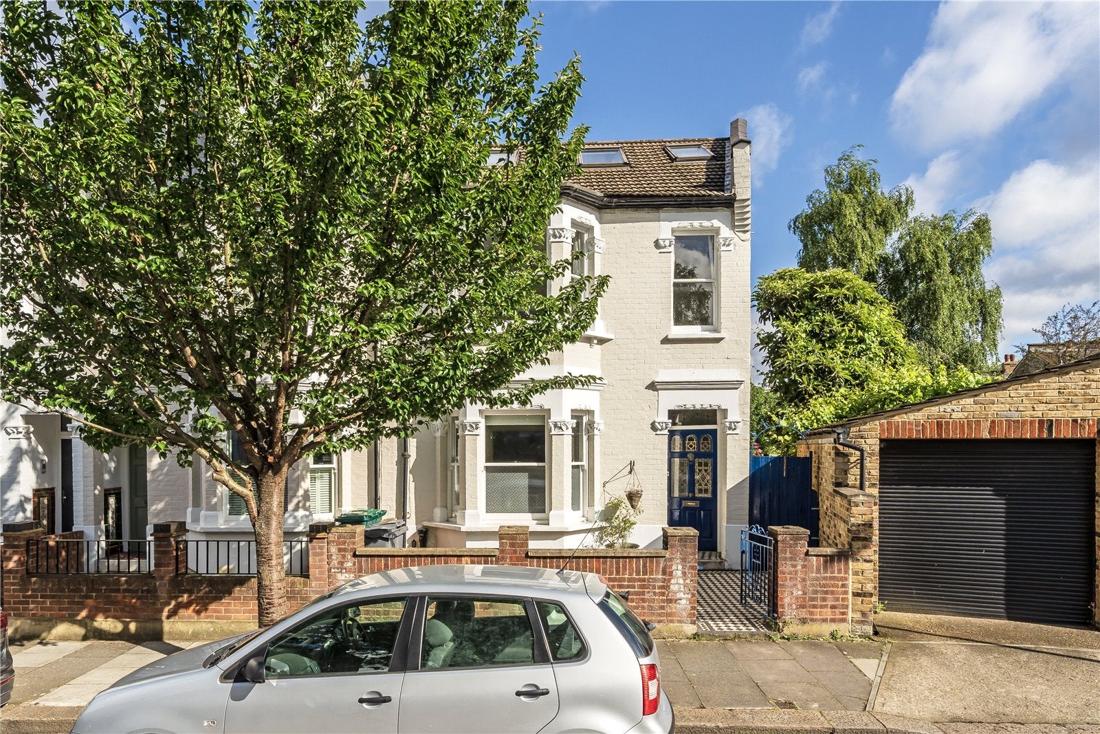 Flat Queensmill Road in Greater London