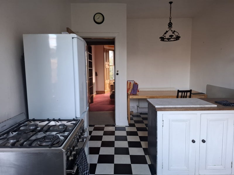 Flat Restalrig Road in City of Edinburgh
