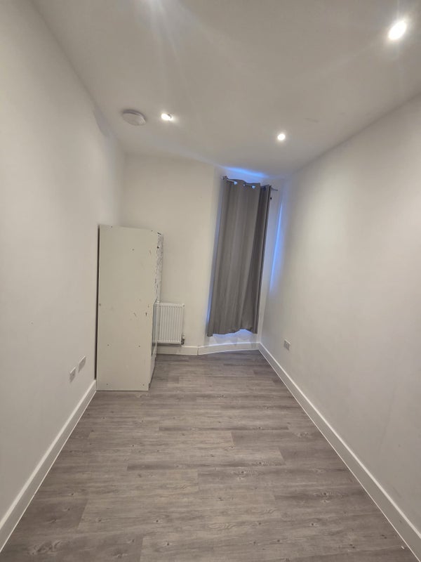 Flat London Road in Greater London