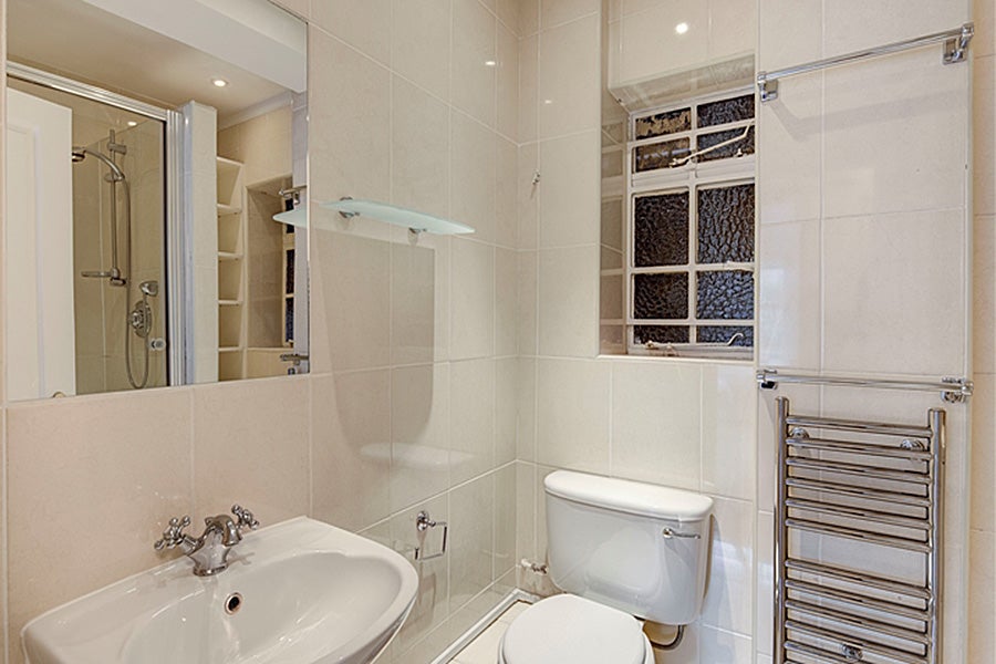 Flat Pelham Crescent in Greater London