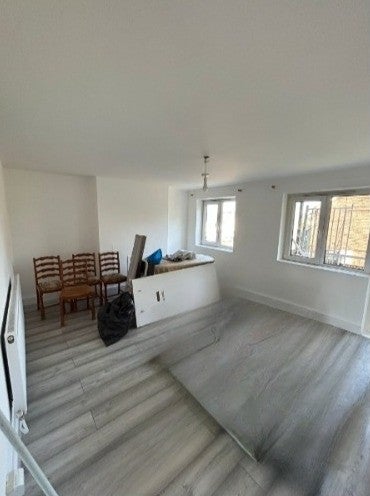 Flat Thorogood Gardens in Greater London