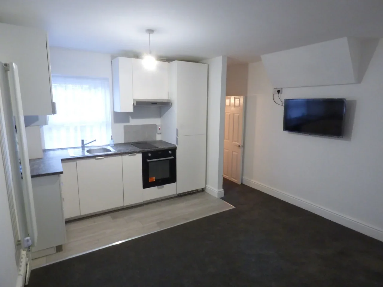 Flat Wennington Road in Greater London