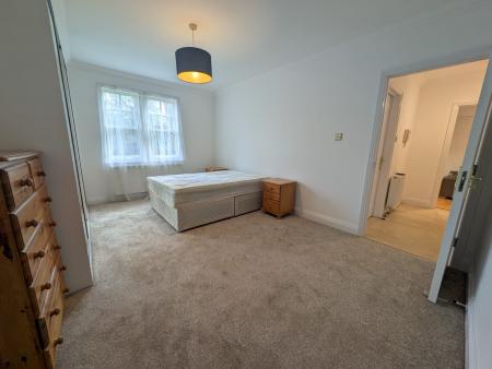 Flat Exeter Road in Greater London