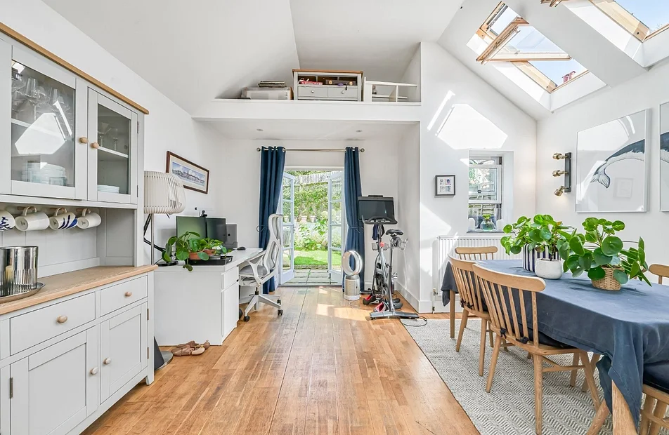 Flat Landor Road in Greater London