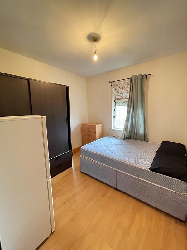 Room Roseberry Gardens in Greater London