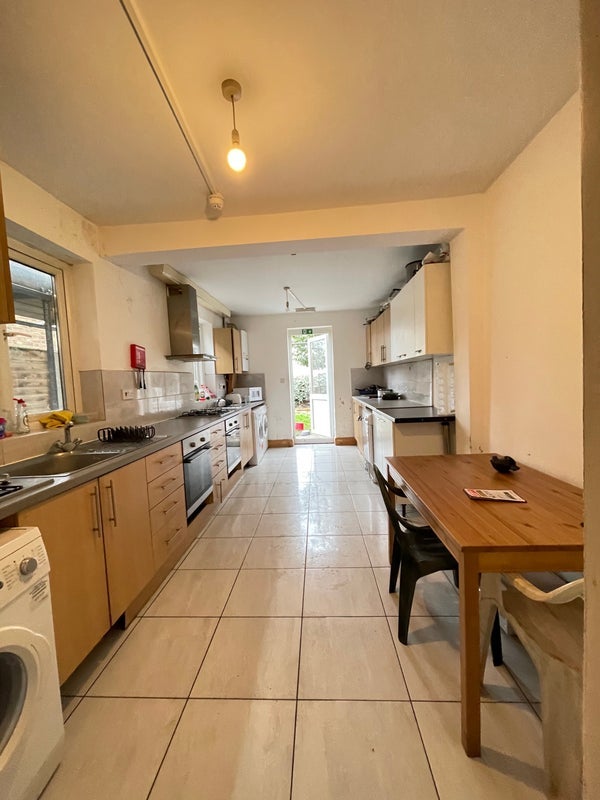 Room Roseberry Gardens in Greater London