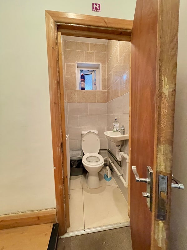 Room Roseberry Gardens in Greater London