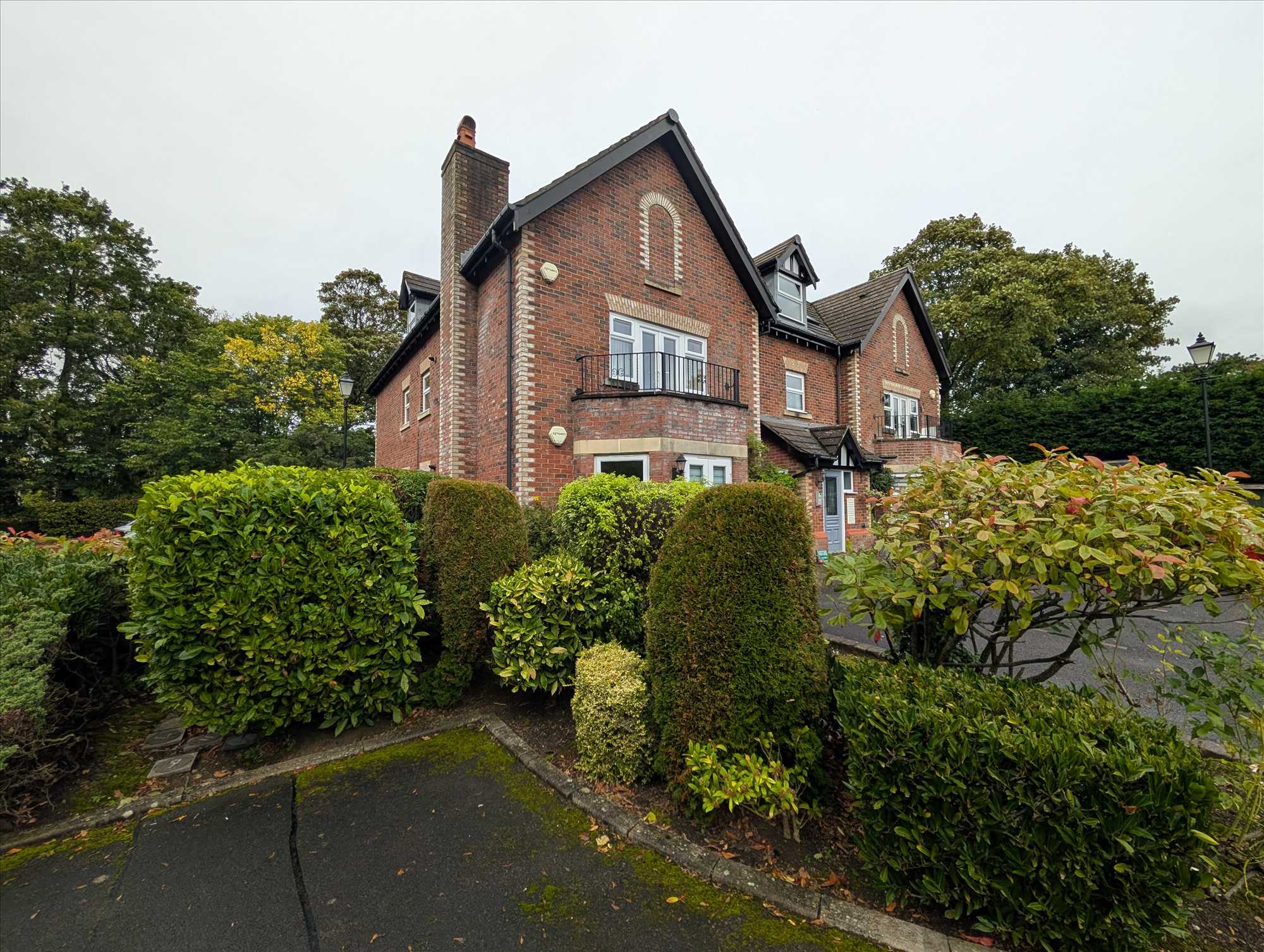 Flat Chandlers Ford in Borough of Wyre