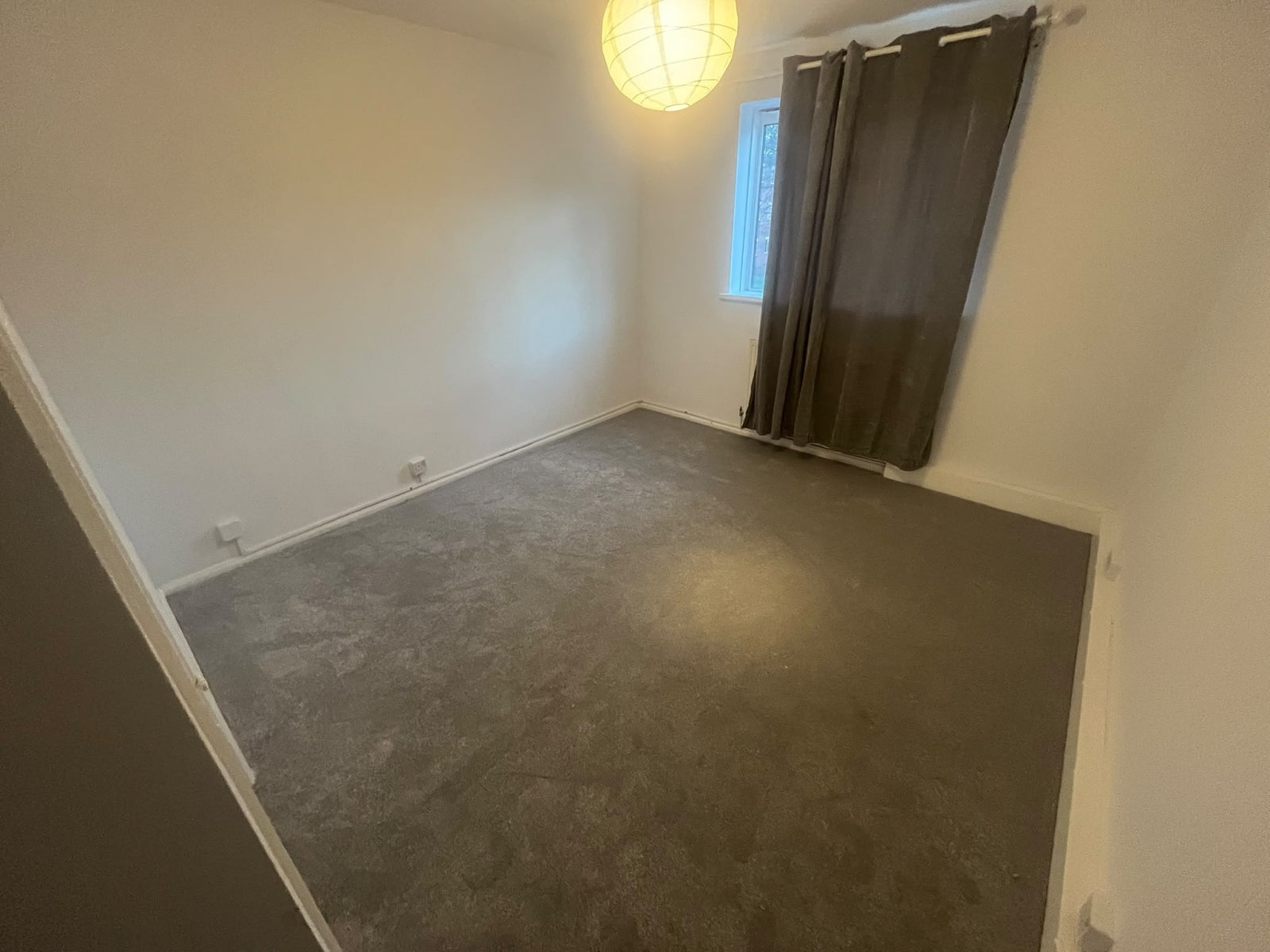 Flat Oldfield Lane North in Greater London