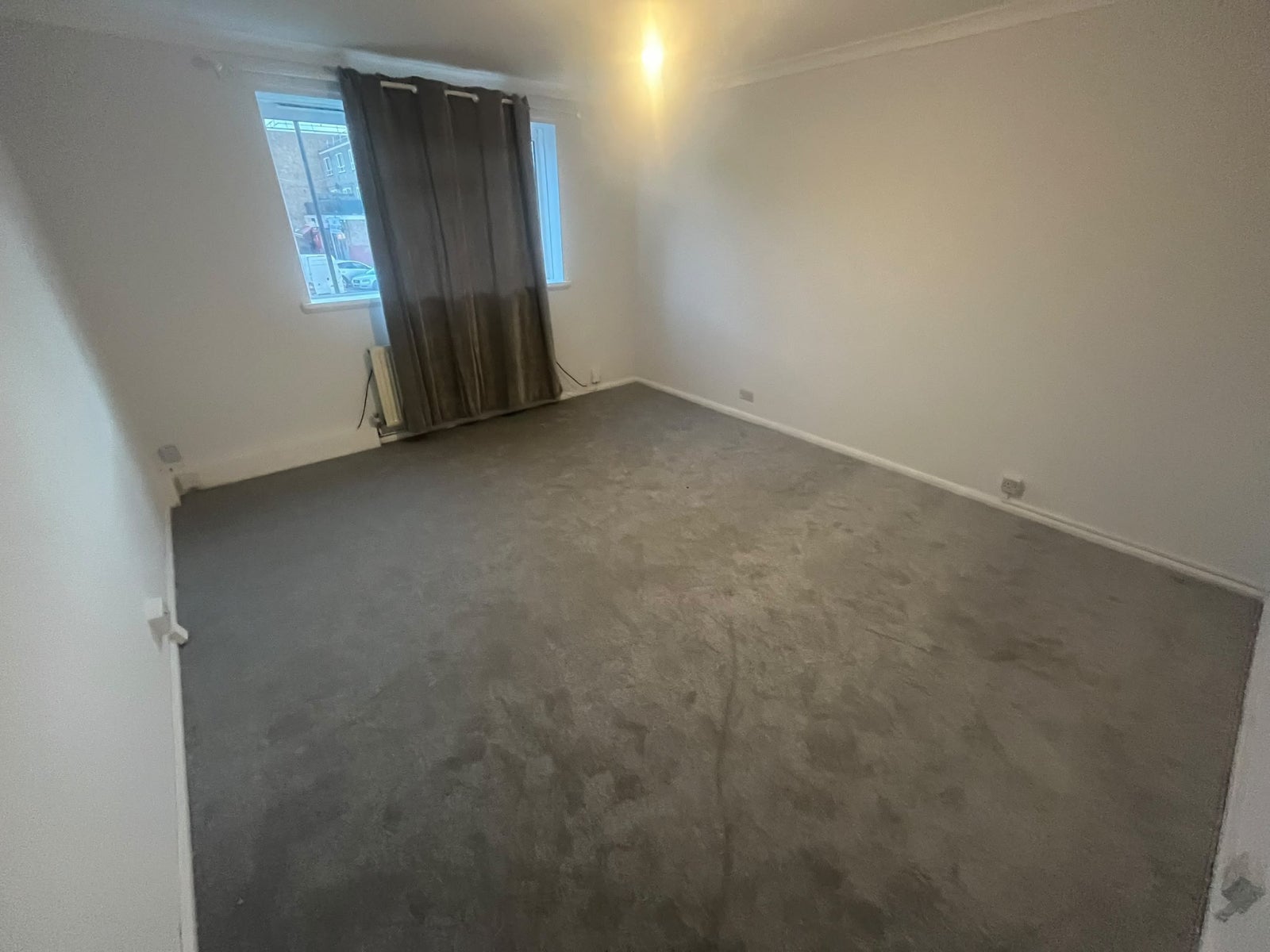 Flat Oldfield Lane North in Greater London