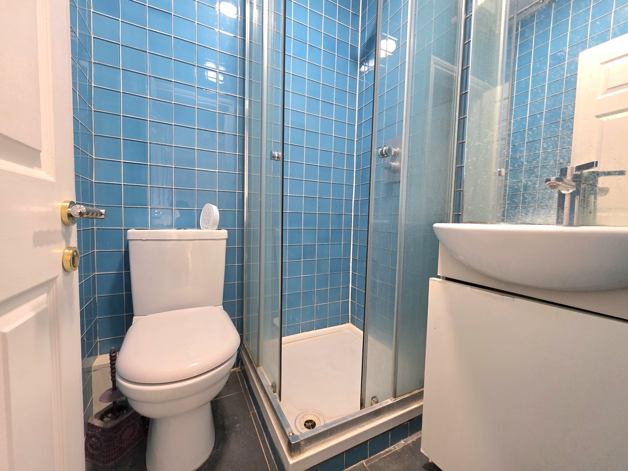 Room Camberwell Road in Greater London