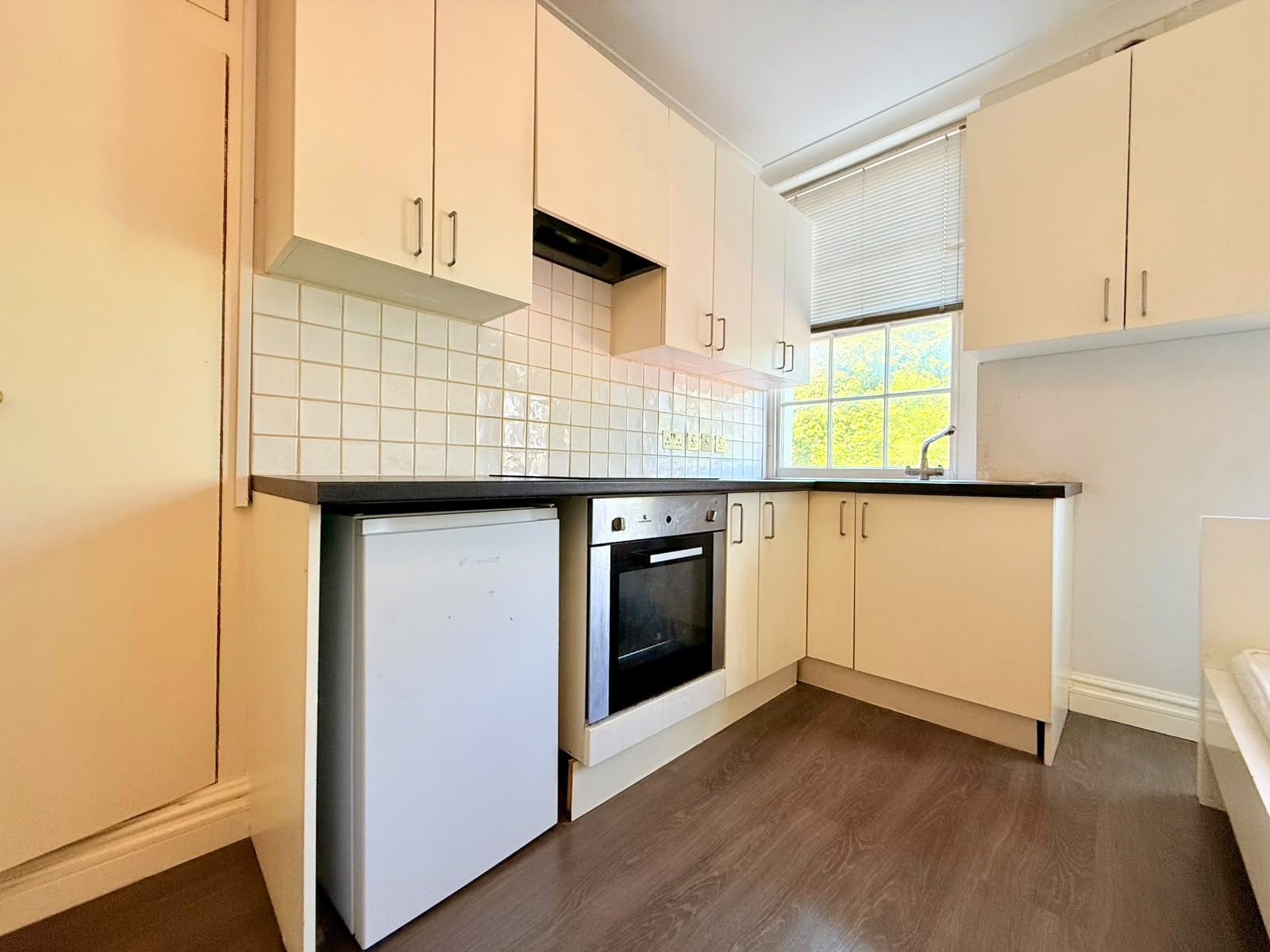 Room Camberwell Road in Greater London