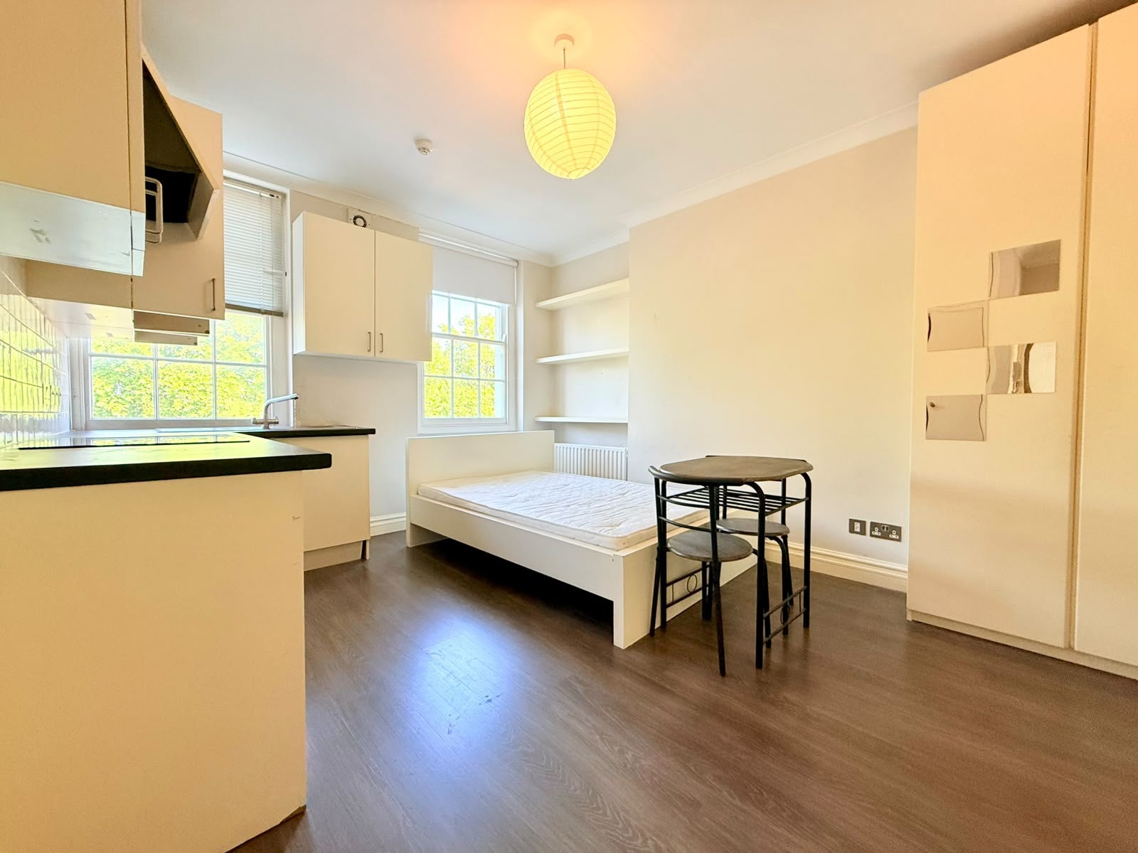 Room Camberwell Road in Greater London