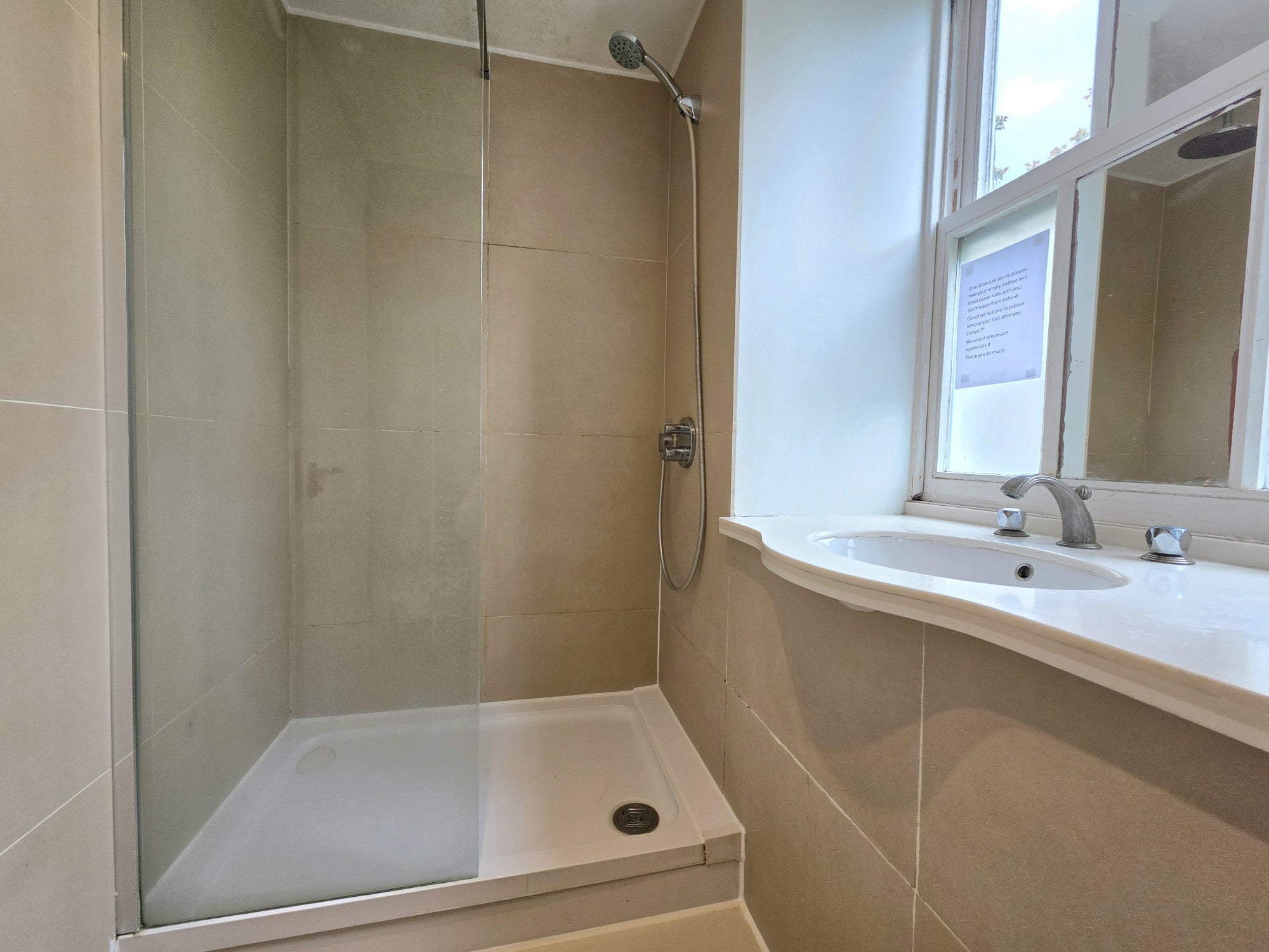 Room Camberwell Road in Greater London