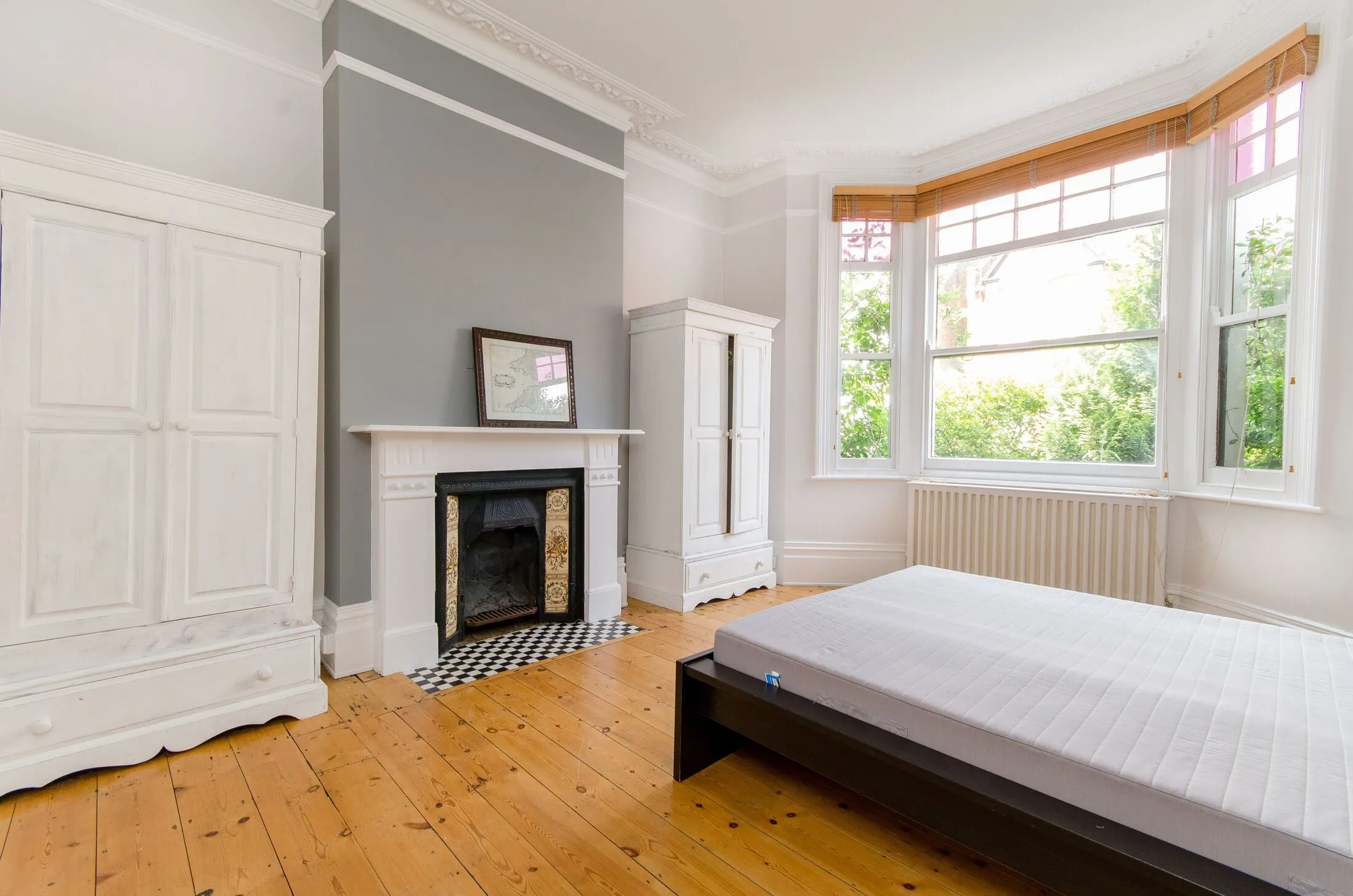 Flat Harlesden Gardens in Greater London