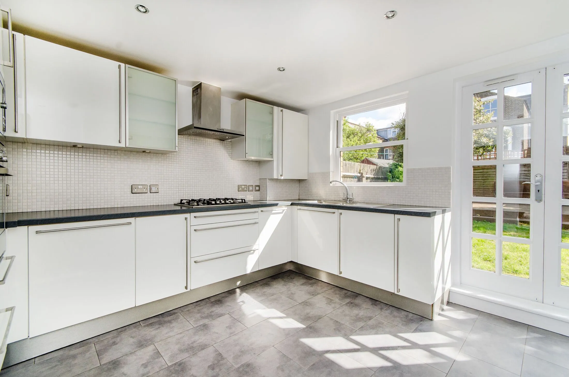 Flat Harlesden Gardens in Greater London