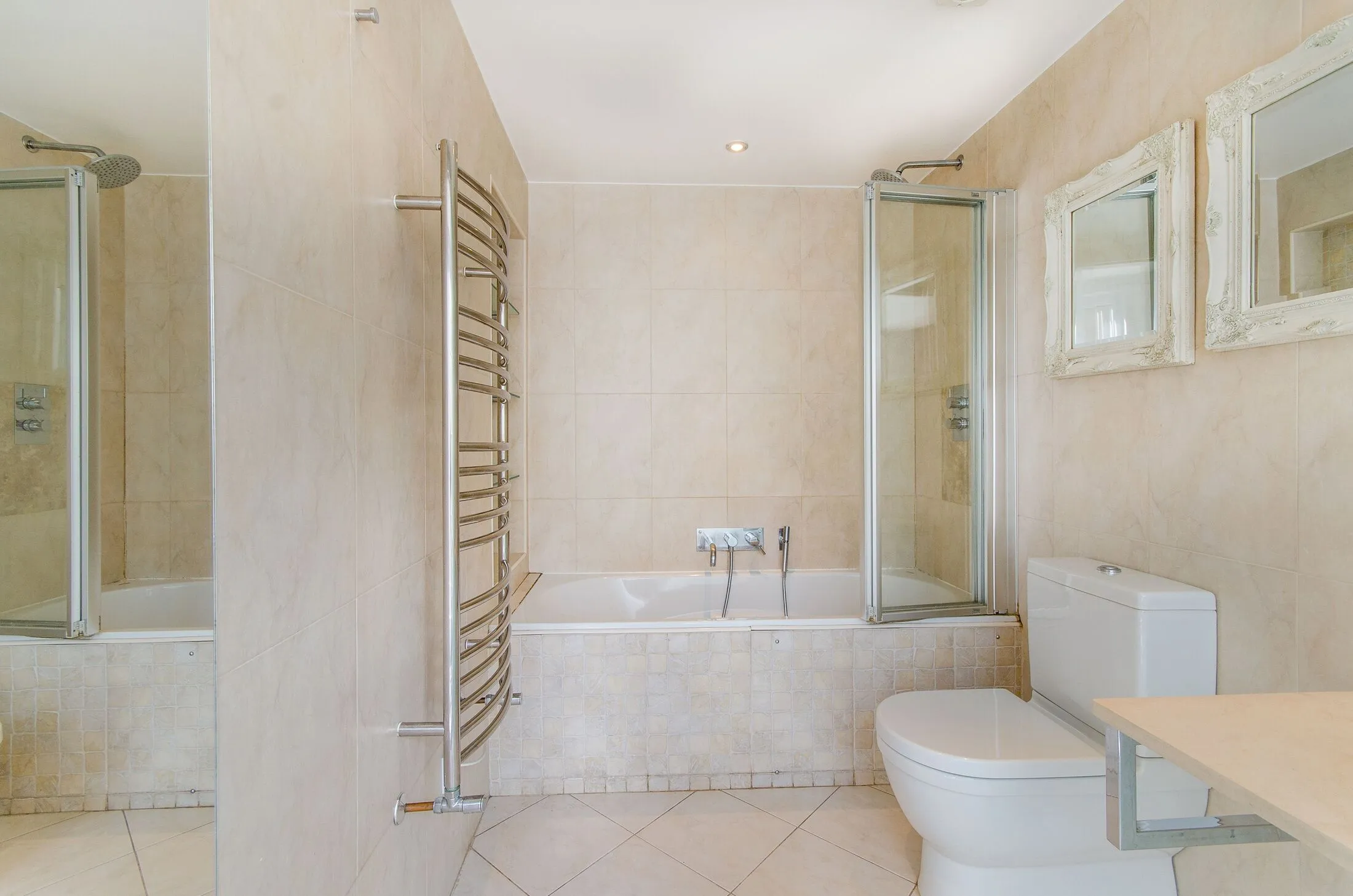 Flat Harlesden Gardens in Greater London