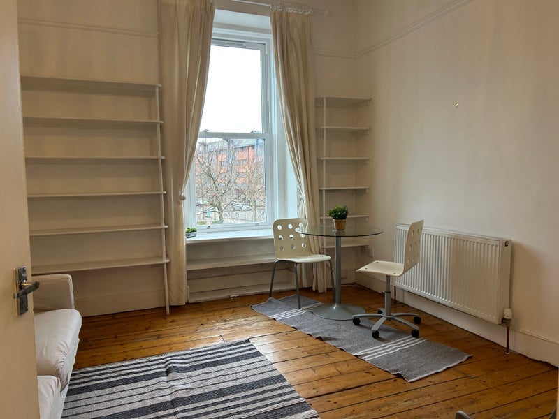 Flat Hyndland Street in Glasgow