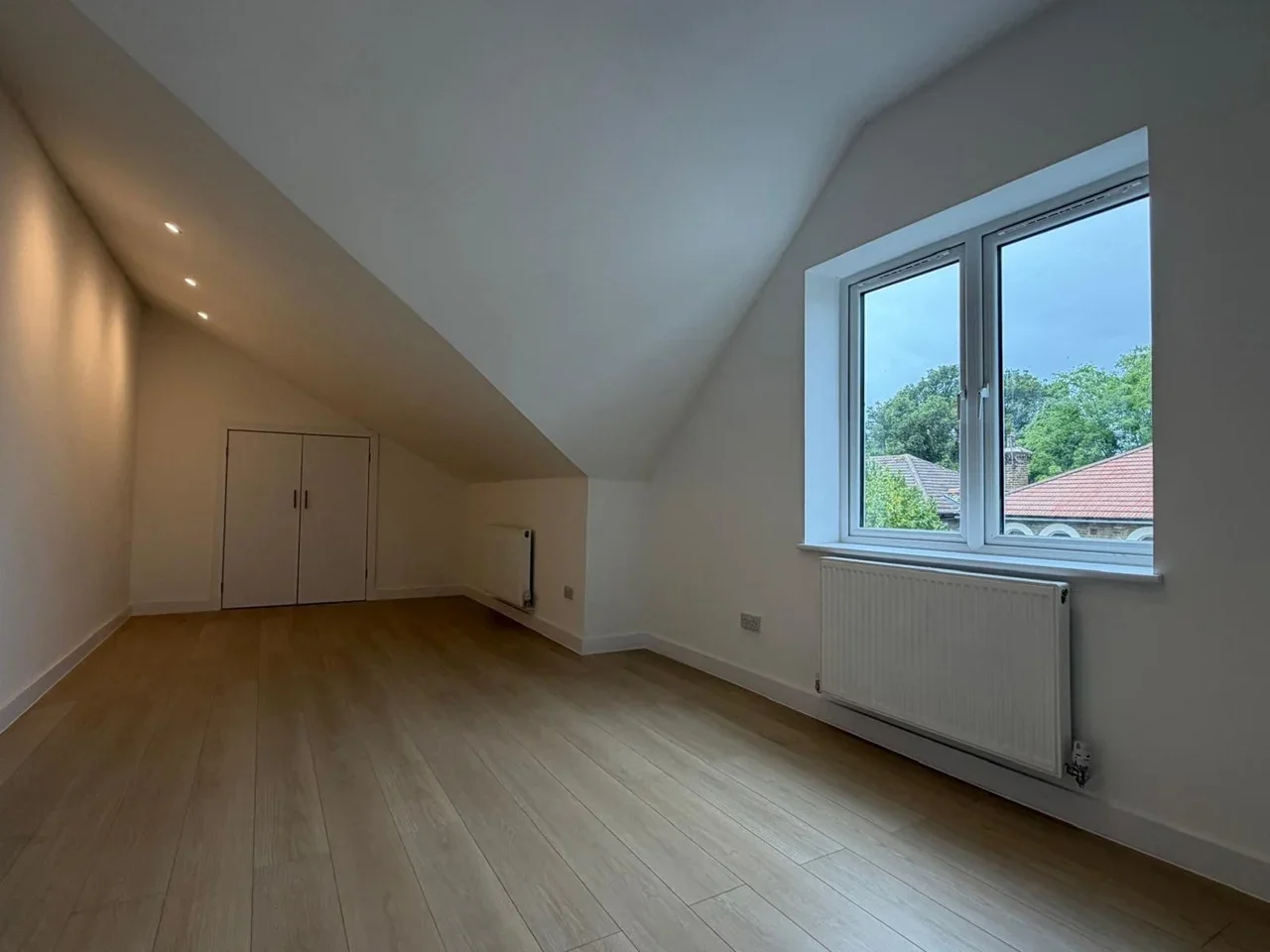 Flat Thornhill Road in Greater London