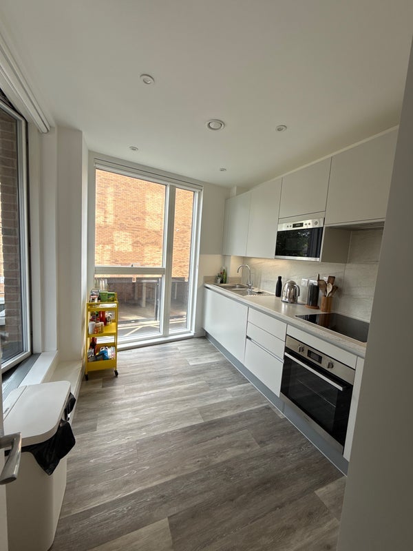 Room Copeland Road in Greater London
