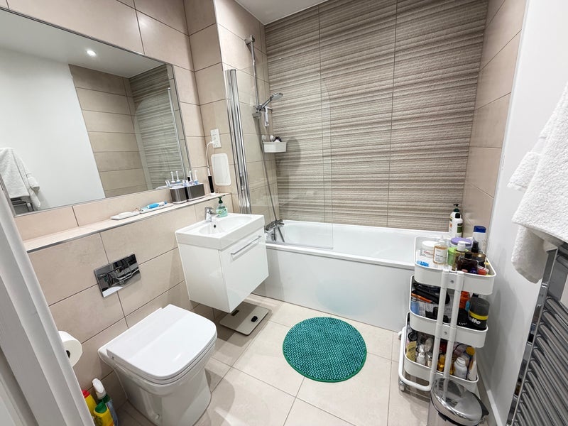 Room Copeland Road in Greater London