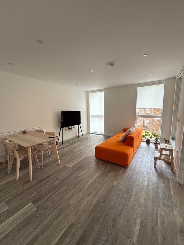 Room Copeland Road in Greater London