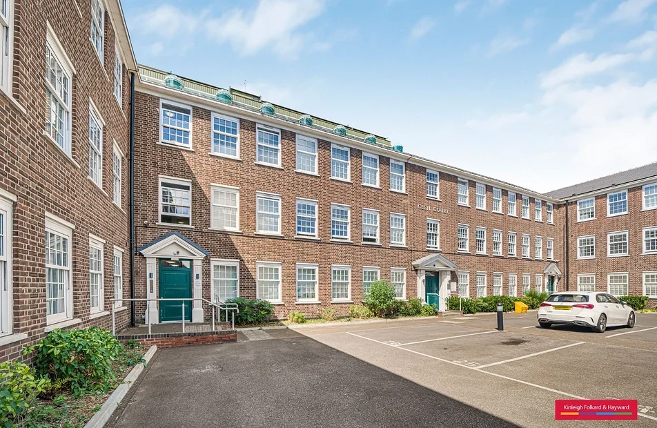 Flat London Road in Greater London
