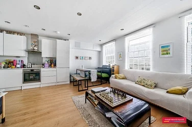 Flat London Road in Greater London