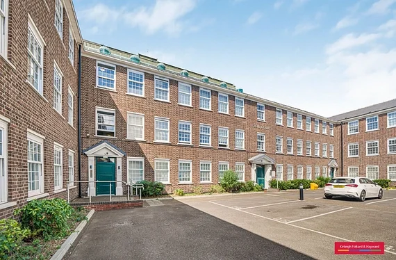 Flat London Road in Greater London
