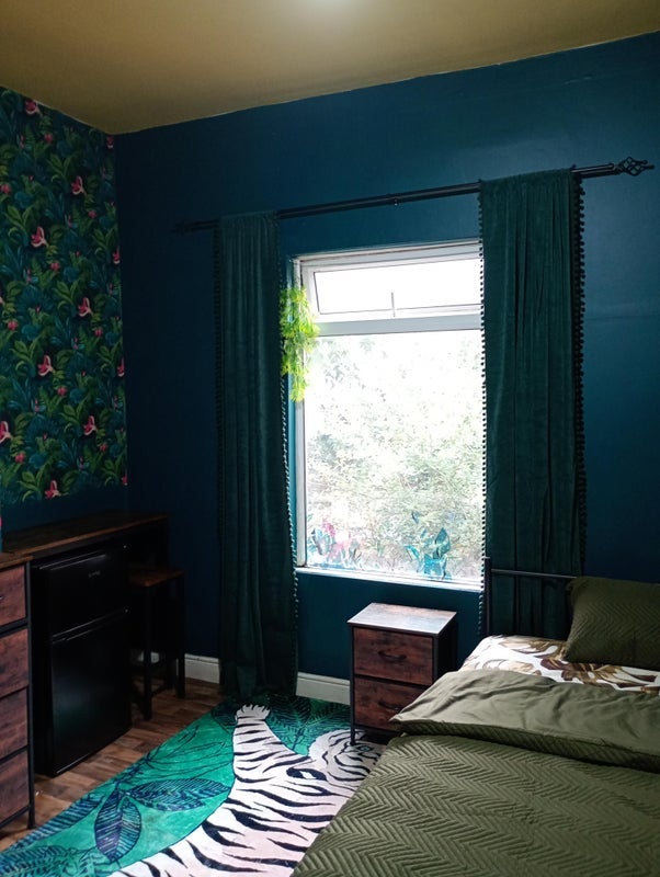 Room Oxhill Road in Birmingham