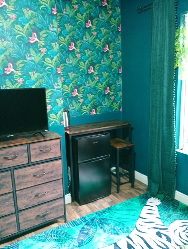 Room Oxhill Road in Birmingham