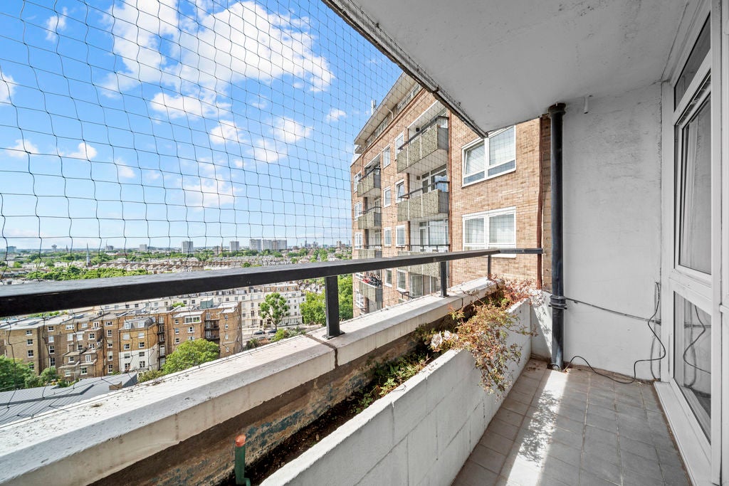 Flat Hall Road in City of Westminster