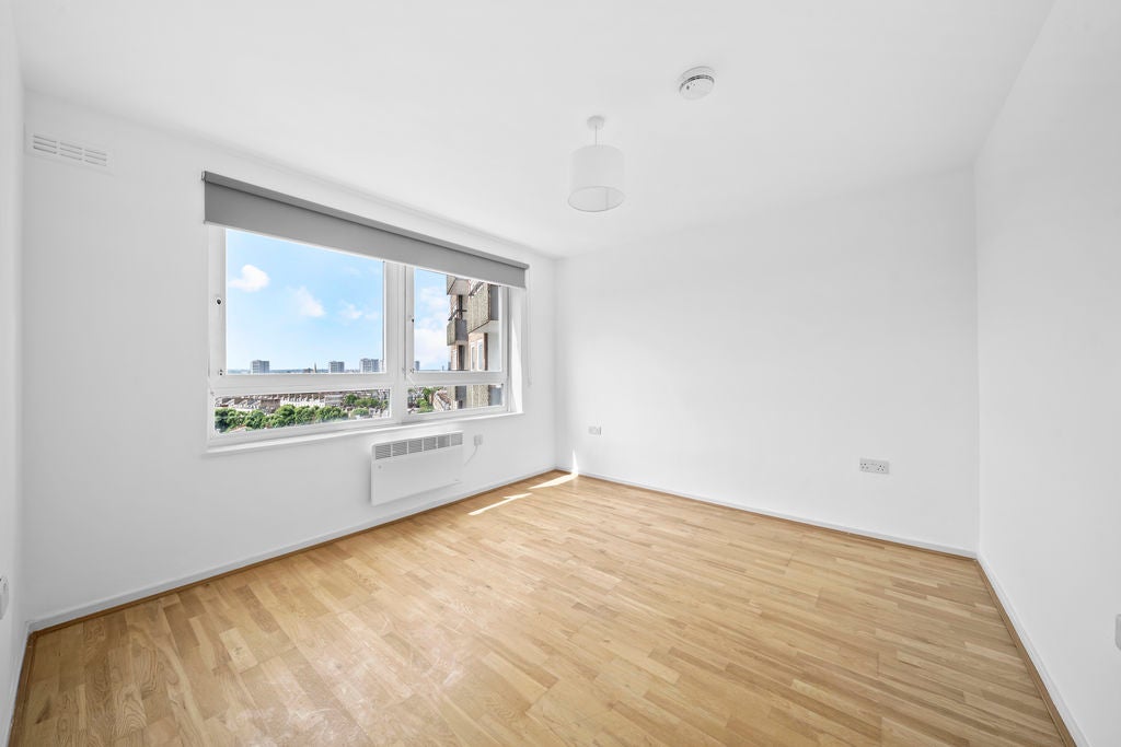 Flat Hall Road in City of Westminster