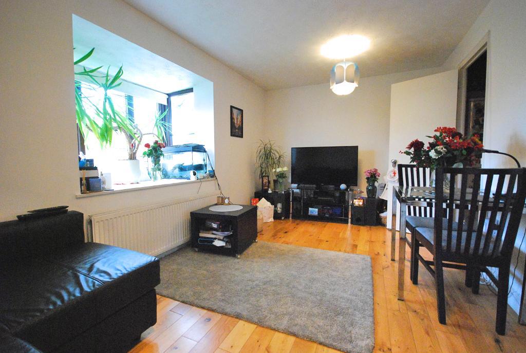 Flat Ainslie Court in Greater London
