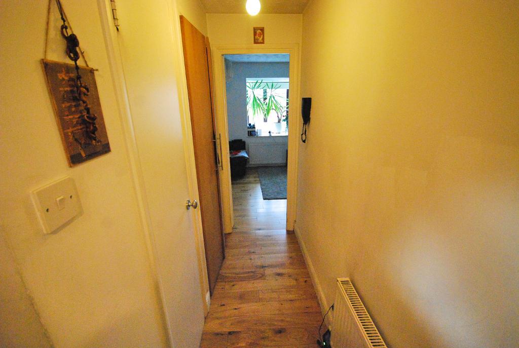 Flat Ainslie Court in Greater London