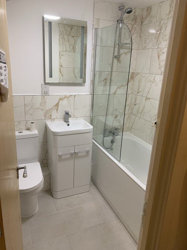 Room St. Davids Square in Greater London
