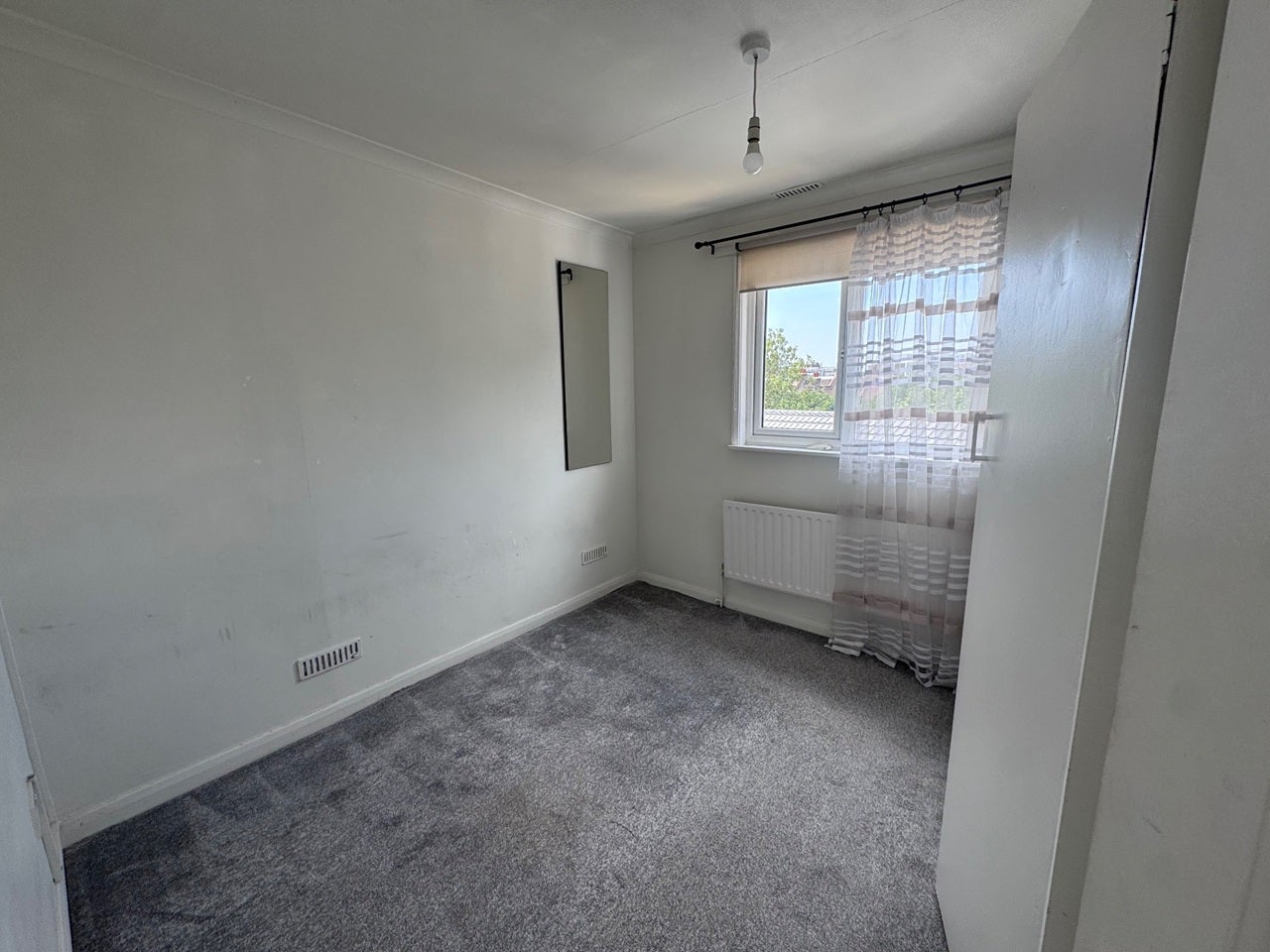Flat Frant Road in Greater London