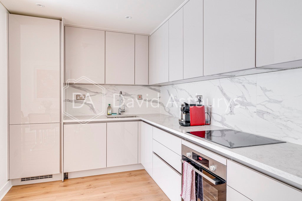 Flat Cowcross Street in Greater London