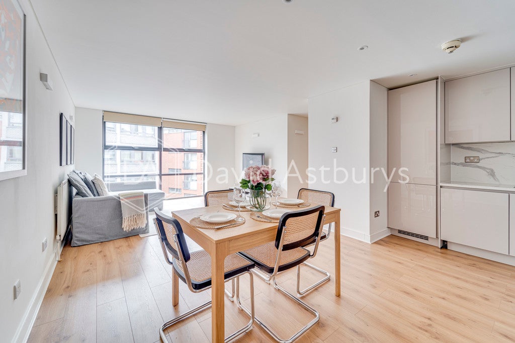 Flat Cowcross Street in Greater London