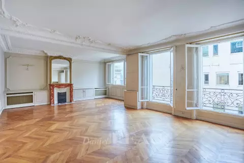 Appartement Place du Panthéon à Paris