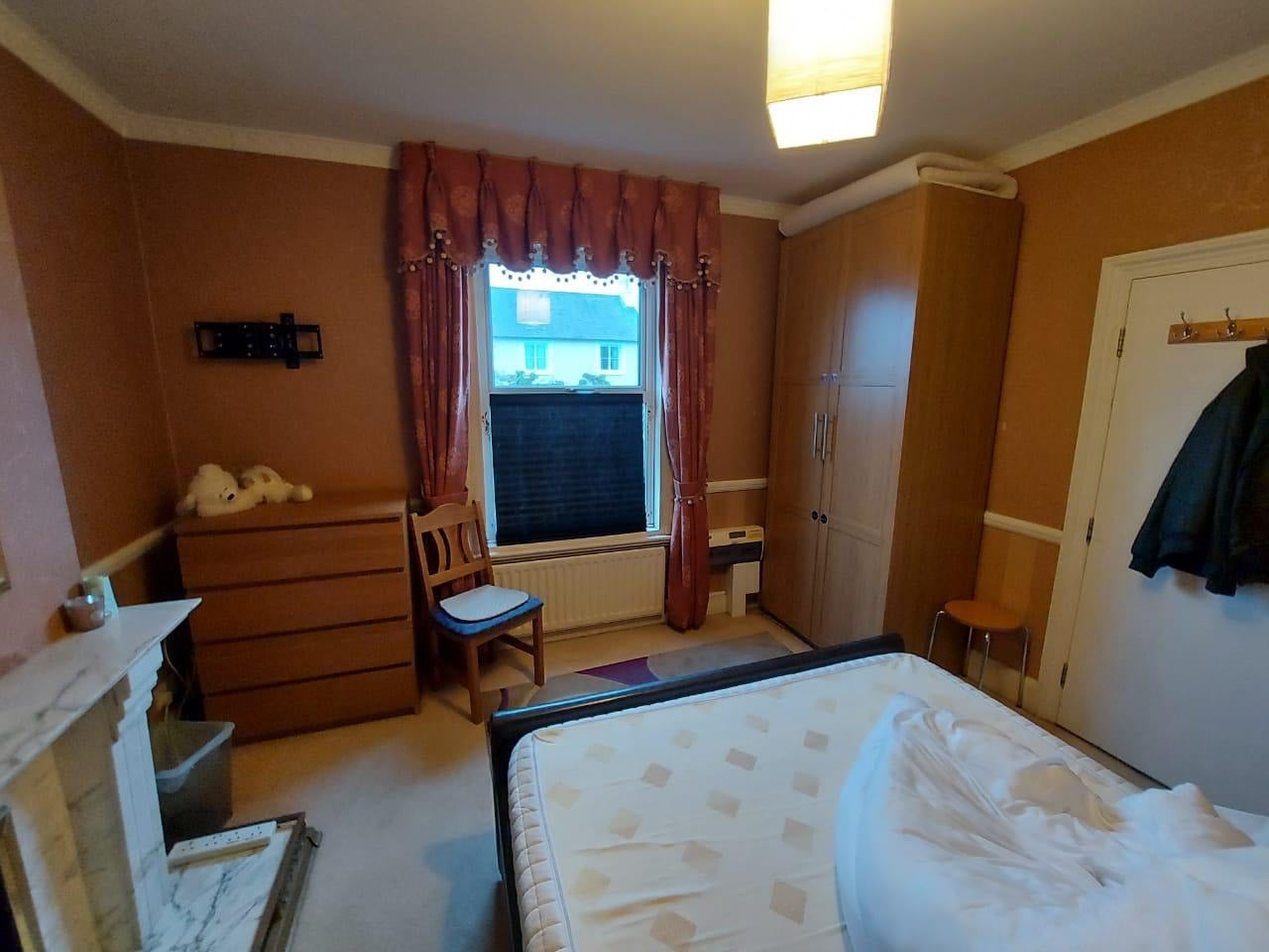 Room Ladbroke Road in Reigate and Banstead