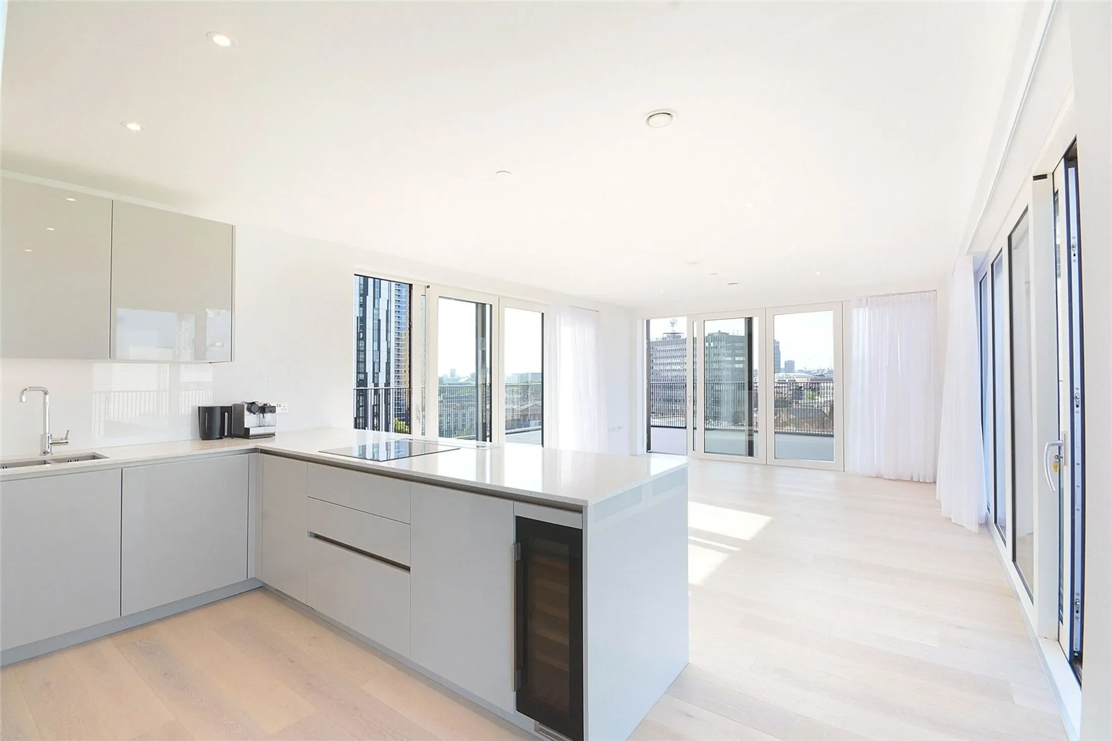 Flat Sayer Street in Greater London